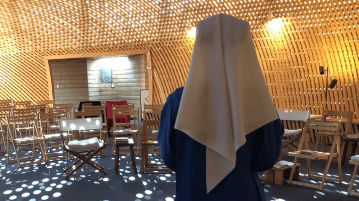 Diaconesses de Reuilly. Dans La Chapelle