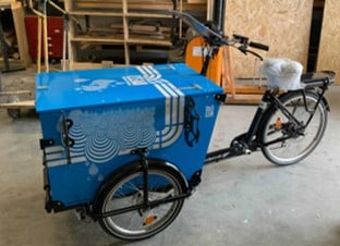 Chariot îlotier mobile utilisé par les agents de la SABOM en centre-ville